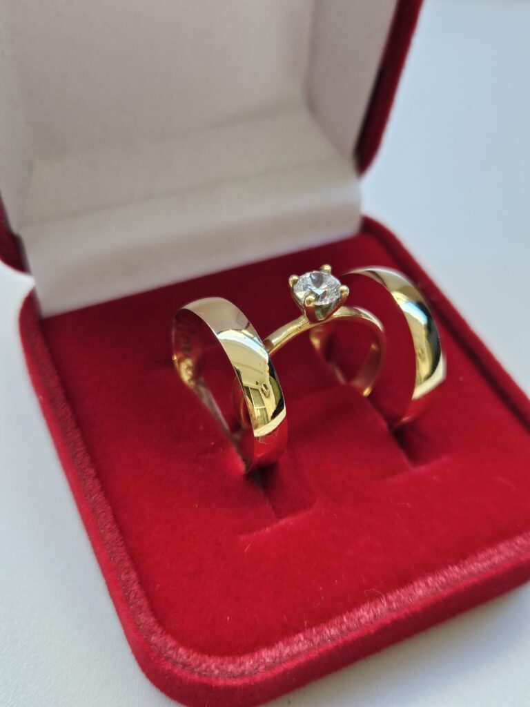 Par de Alianças de Ouro Boleadas 4mm com Anel