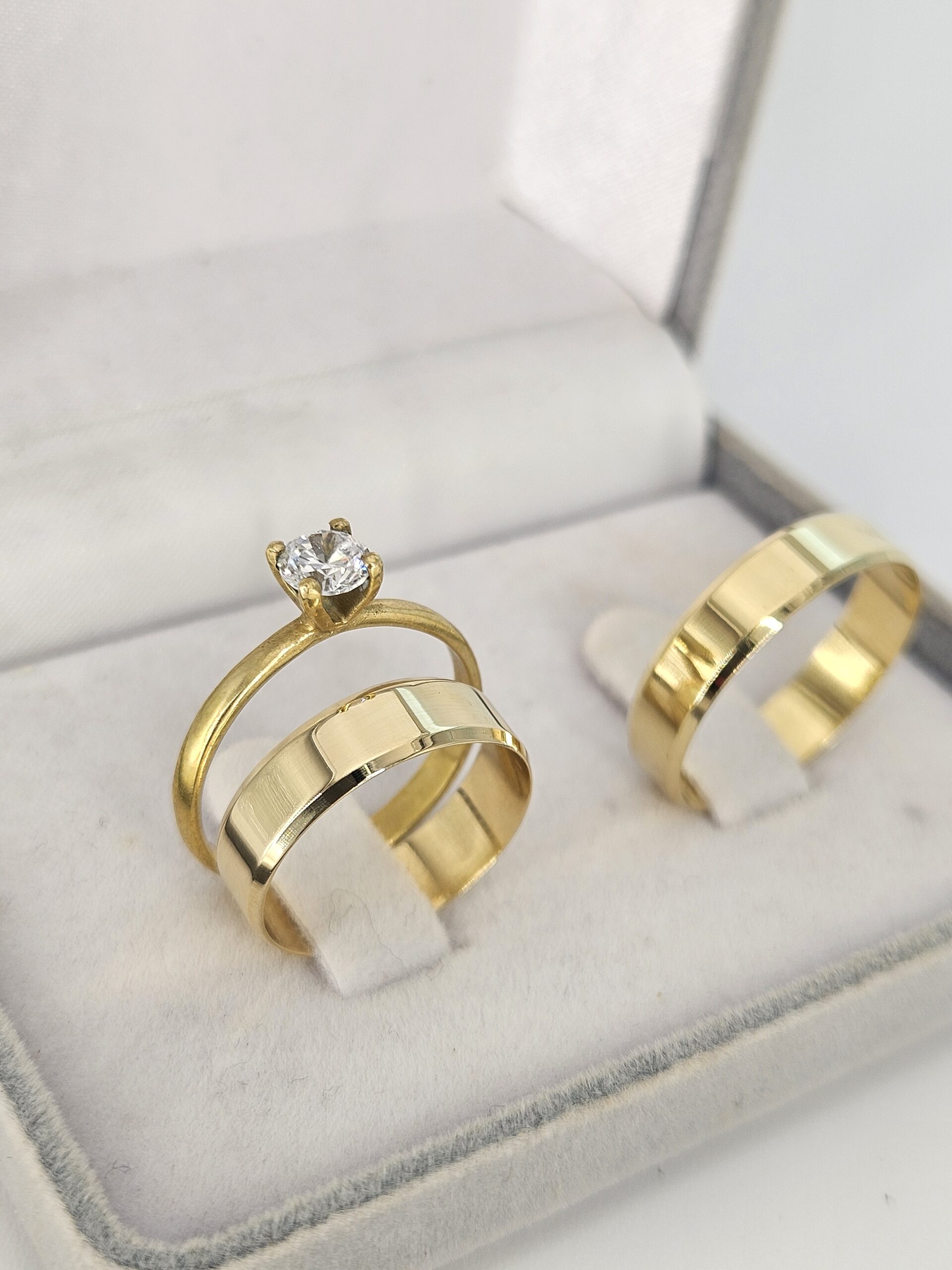 Par de Alianças de Ouro Chanfradas 4mm com Anel - Imagem 6
