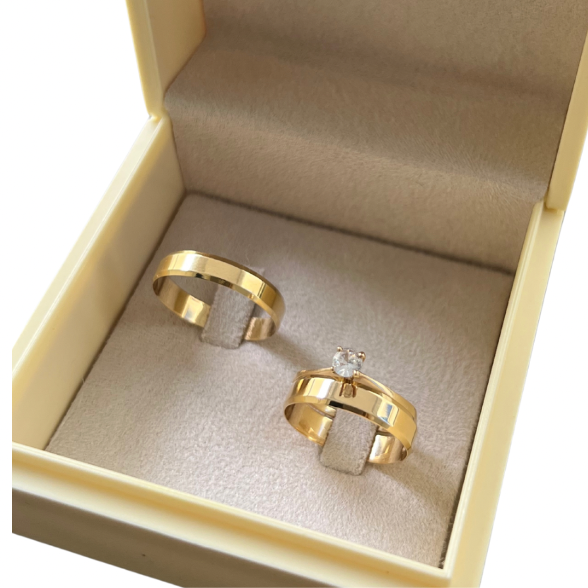 Par de Alianças de Ouro Chanfradas 4mm com Anel - Imagem 4